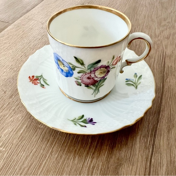 Vtg 1951 Royal Copenhagen 1553 Hand Painted Saxon Flower Flat Cup Saucer Signed
